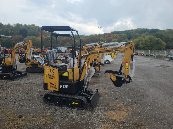 AGT H12R Mini Excavator w/ Thumb