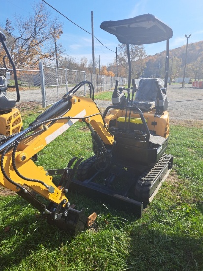 Infront YFE18 Mini Excavator w/ Pilot Controls & Canopy