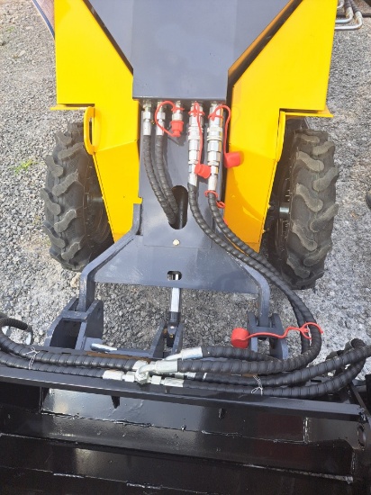Infront YF480 skid loader w/ 4-in-1 bucket and roof