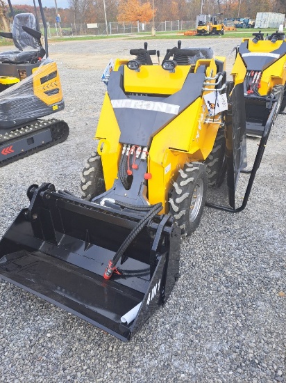 Infront YF480 skid loader w/ 4-in-1 bucket and roof