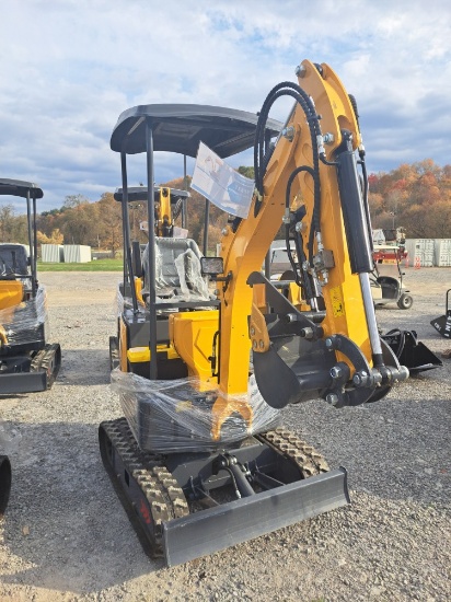 Infront YFE15 Mini excavator w/ hydrolic thumb and cab roof