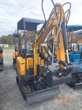 Infront YFE15 Mini excavator w/ hydrolic thumb and cab roof