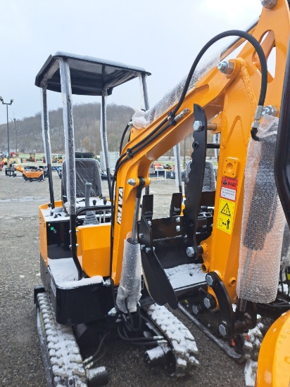 Miva VA13 Mini Excavator w/ Thumb