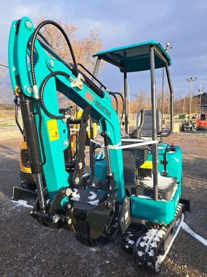 AGT QK16R Mini Excavator w/ Thumb
