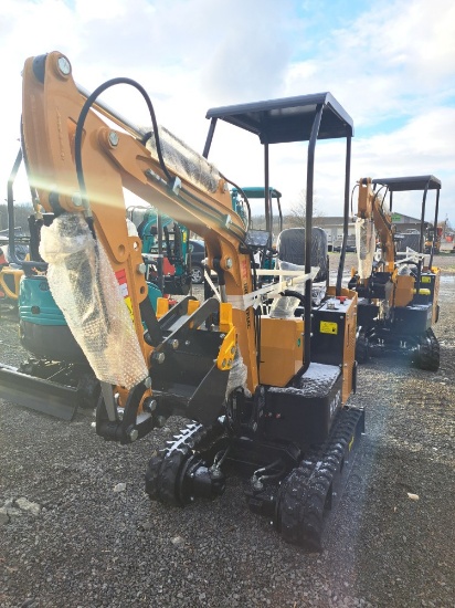 AGT H12R Mini Excavator w/ Thumb