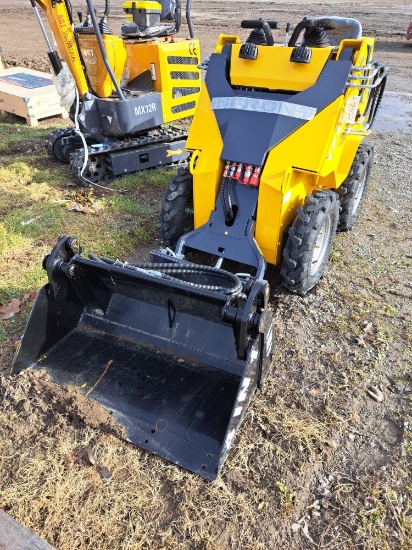 Infront YF480 mini Skid steer w/ 4-in-1 bucket