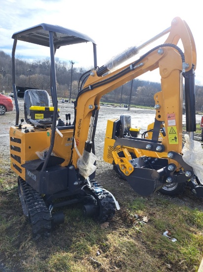 AGT M12R Gas Mini Excavator w/ Thumb & Blade
