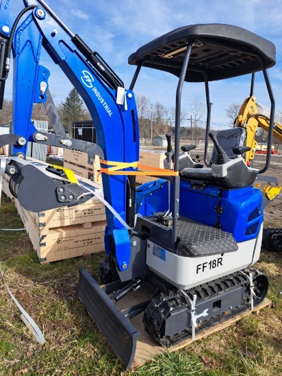 FF Industrial FF 18R Gas mini excavator w/ thumb and blade