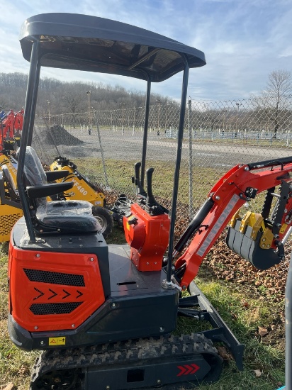 Infront FE15 Mini Excavator w/ thumb and blade
