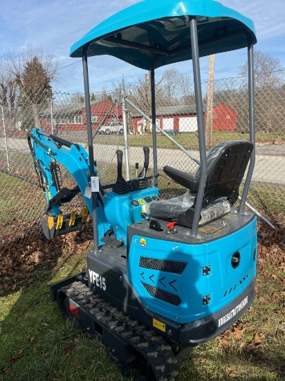Infront FE15 Mini Excavator w/ thumb and blade