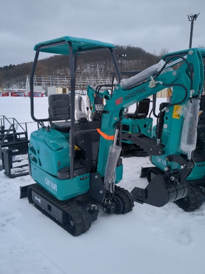 AGT QK16R Mini Excavator w/ blade and Hydraulic Thumb