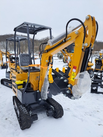 AGT MX12R Mini excavator w/ thumb, and blade