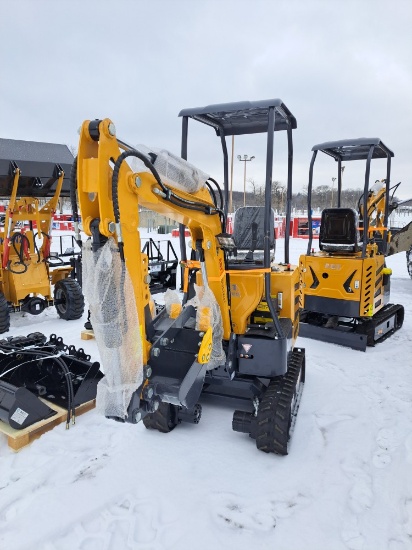 AGT MX12R Mini excavator w/ thumb, and blade