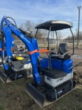 FF Industrial FF 18R gas Mini Excavator w/ Thumb and blade