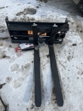Wolverine Hydraulic adjustable pallet fork attachment