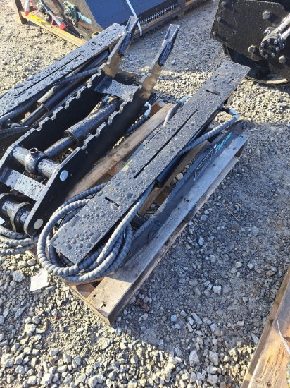 Future Hydraulic Thumb - fit to CAT 7-9 ton Excavator