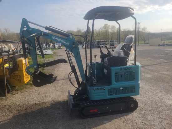 DigMaster DM200 Mini Excavator w/ Kubota Diesel, Blade & Manual Thumb