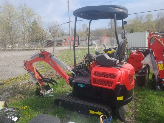 Future FT20 Mini Excavator w/ Diesel, Pilot Controls, Blade & Manual Thumb