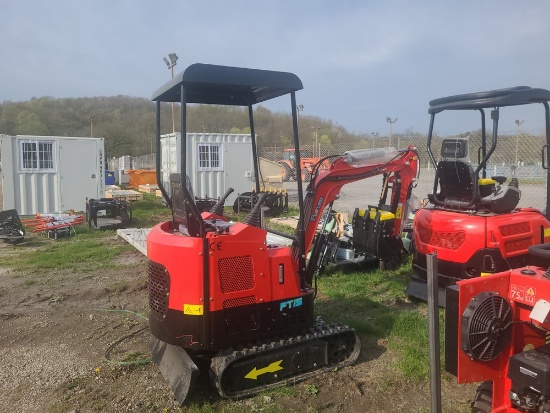 Future FT15 Mini Excavator w/ Pilot Controls, Blade & Manual Thumb