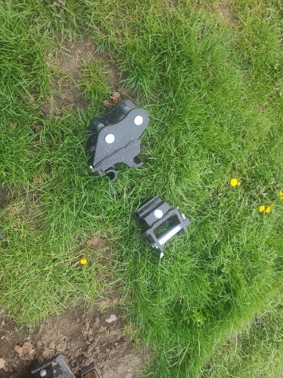 2 Future Mini Excavator Quick Couplers