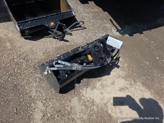 Miva 24" Hydraulic Tilting Mini Excavator Bucket