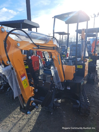 Future FT13 Mini Excavator w/ Manual Thumb