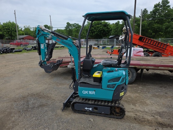 AGT QK16R Mini Excavator w/ Hydraulic Thumb
