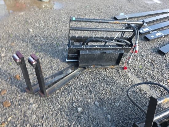 Giyi Mini Skid Loader Hyd. Adjustable Forks