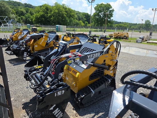 Infront YF380 Mini Skid Loader w/ 4 in 1 Bucket