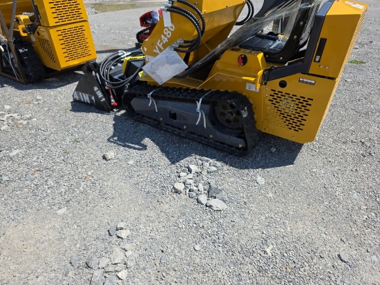 Infront YF480 Mini Skid Loader w/ 4 in 1 Bucket
