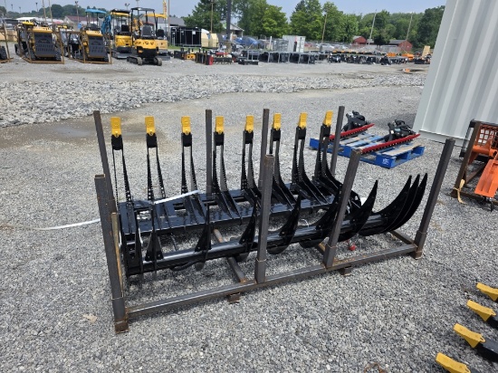 Future Skid Loader 72" Grapple