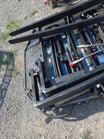 Future Skid Loader Hyd. Adjustable Forks