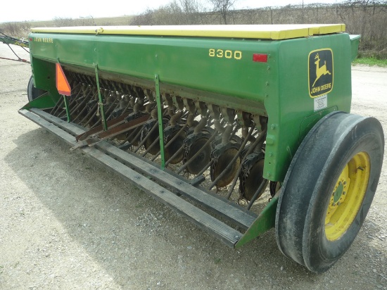 JOHN DEERE 8300 9561