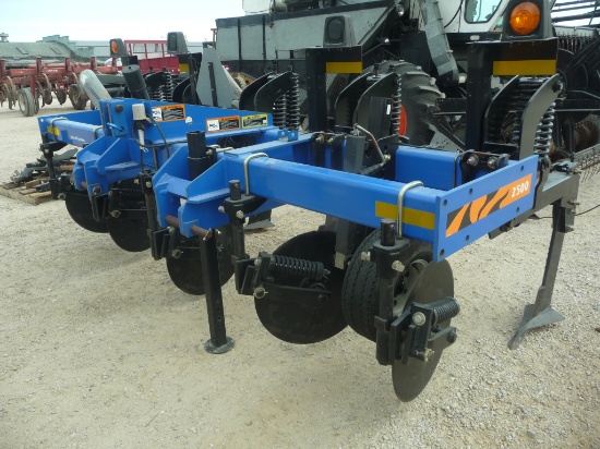 CNH/DMI 2500 (5) shank 3pt deep till, front coulters, front gauge wheels, lights, no till and standa