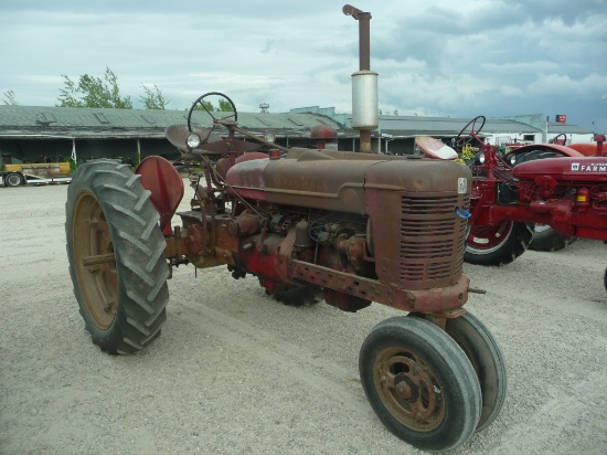 1953 Farmall Super H, fenders, 12.4x38, belly hyds, SN 11081
