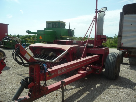 Gehl 1265 forage chopper w/1210 7' hayhead, auto max, hyd swing pole, 16.5x16.1 flotations