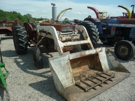 International 460 gas utility w/trip bucket, fast hitch, 14.9x28, non runner