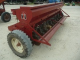 International No 10 10' grain drill, double disk, grass, mech lift