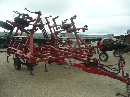 Case IH 4800 field cultivator