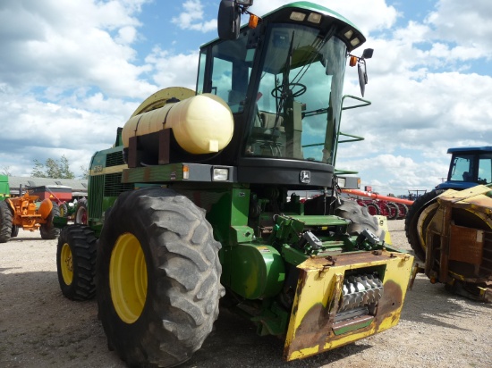 JD 6750 self propelled chopper