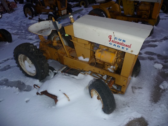 IH Cub Cadet w/deck