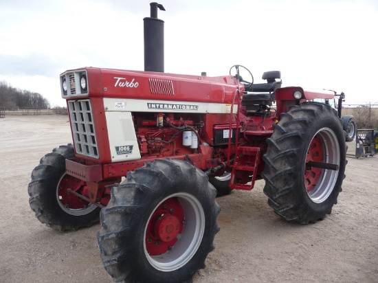 '73 IH 1066 MFWD