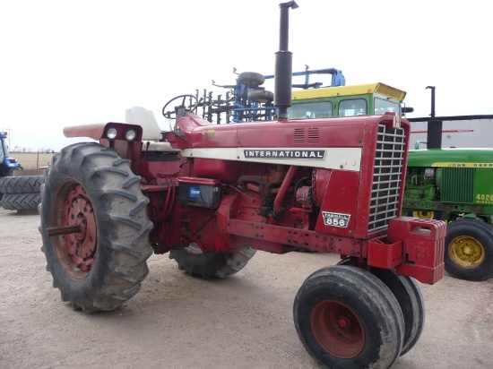 IH Farmall 856