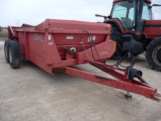 Gehl MS1410 tandem axle spreader