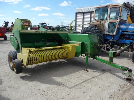 JD 328 baler