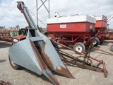 NI 323 corn picker