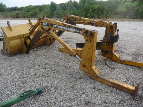 IH 250A hyd loader