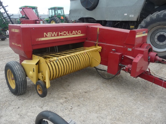 Ford NH 311 baler