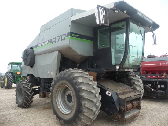 Gleaner R70 combine