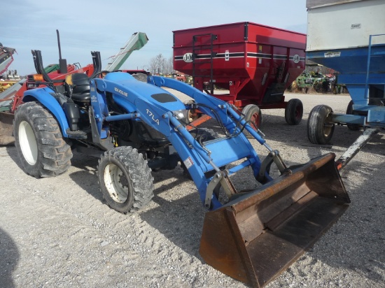 NH TC5D w/NH 17LA QA loader